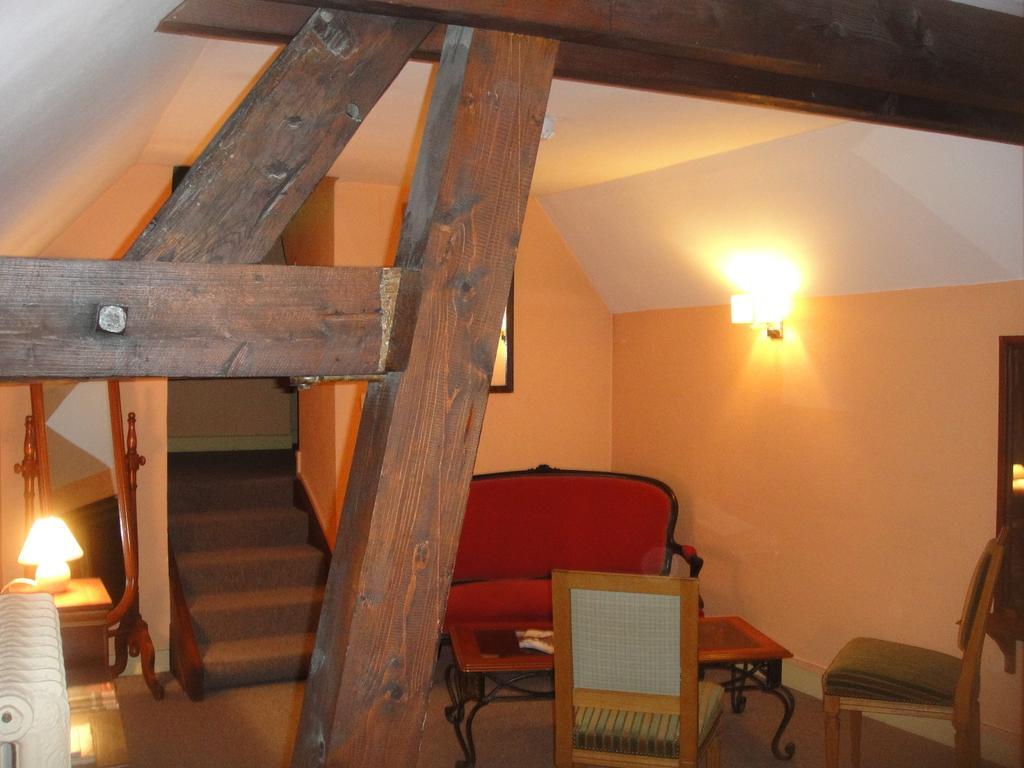 Hotel L' Ecu Montbard Exteriör bild