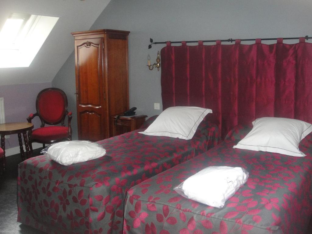 Hotel L' Ecu Montbard Rum bild
