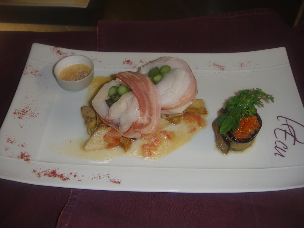 Hotel L' Ecu Montbard Rum bild