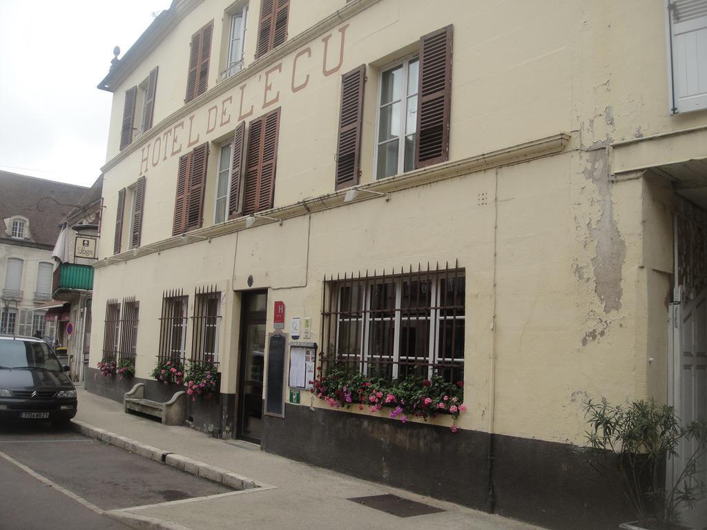 Hotel L' Ecu Montbard Rum bild